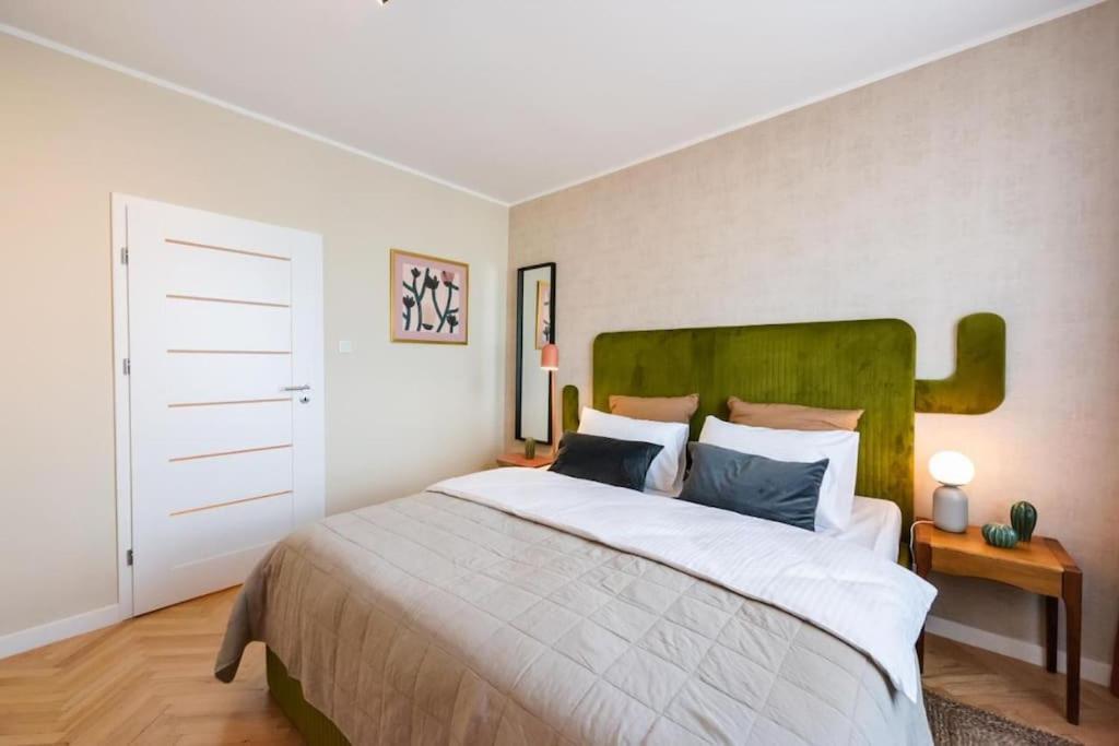 Eclectic City Apartment Near Old Town Варшава Экстерьер фото