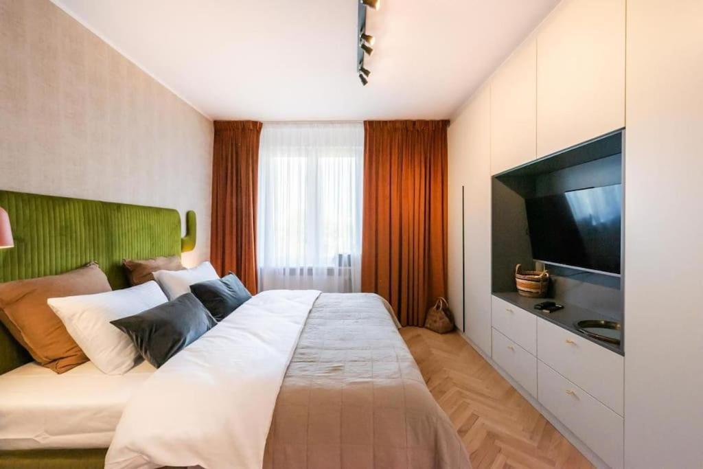 Eclectic City Apartment Near Old Town Варшава Экстерьер фото