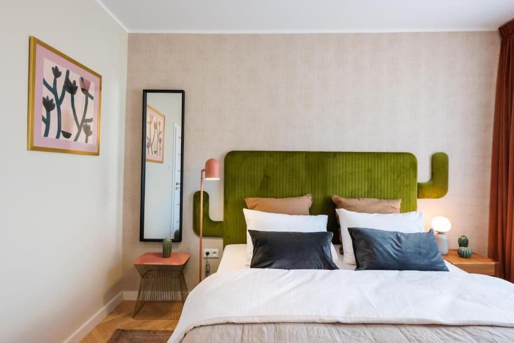 Eclectic City Apartment Near Old Town Варшава Экстерьер фото