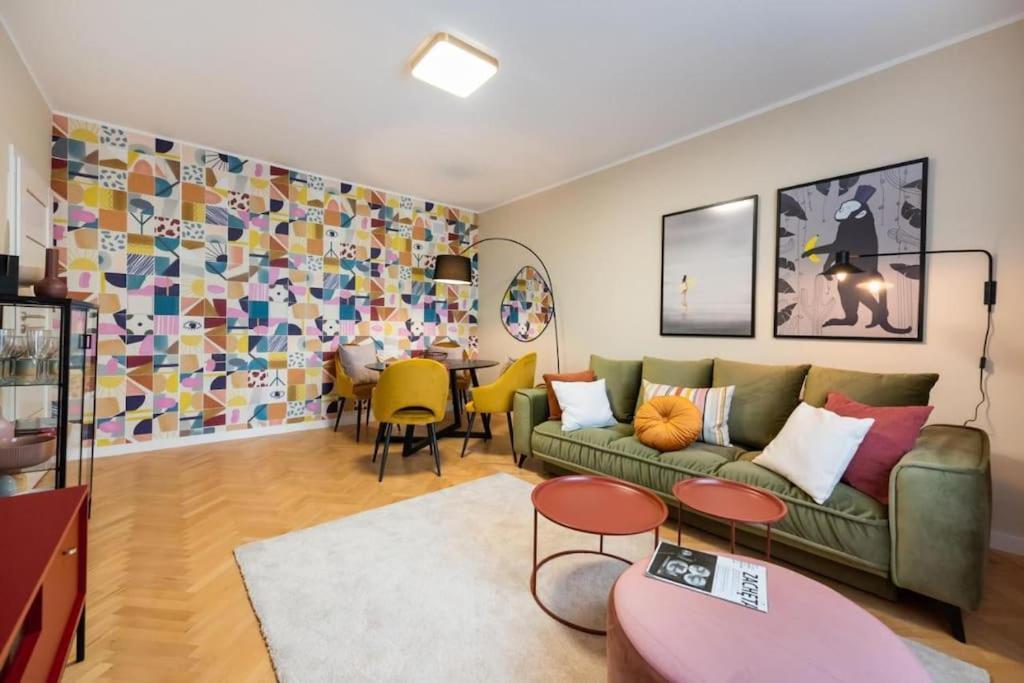 Eclectic City Apartment Near Old Town Варшава Экстерьер фото